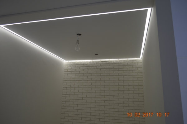 Натяжные потолки с подсветкой цена с установкой