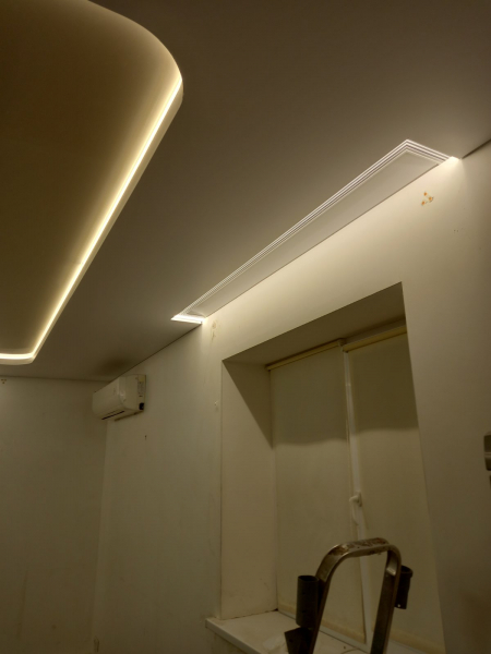 Потолок с нишей под карниз