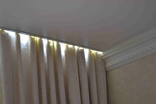 Скрытая ниша под карниз