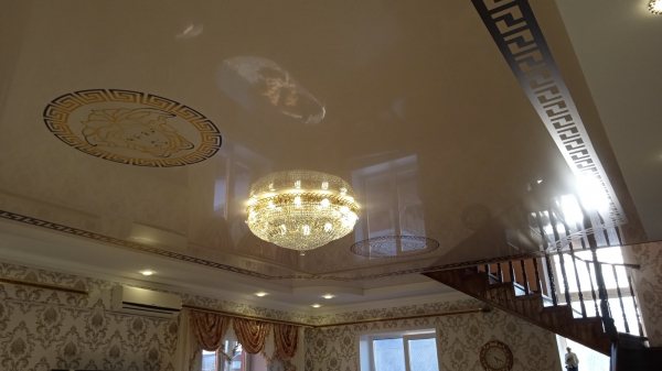 Пример потолка "Небо" для гостиной 18 м²