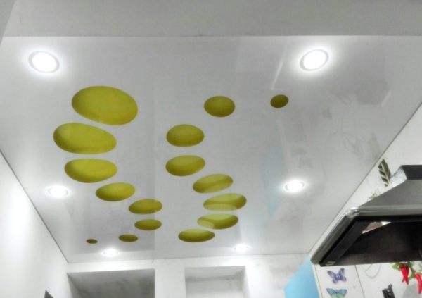 Перфорированные натяжные потолки цена